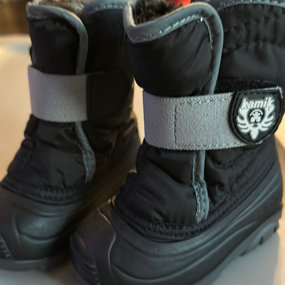 Toddler size 5 black snow boots